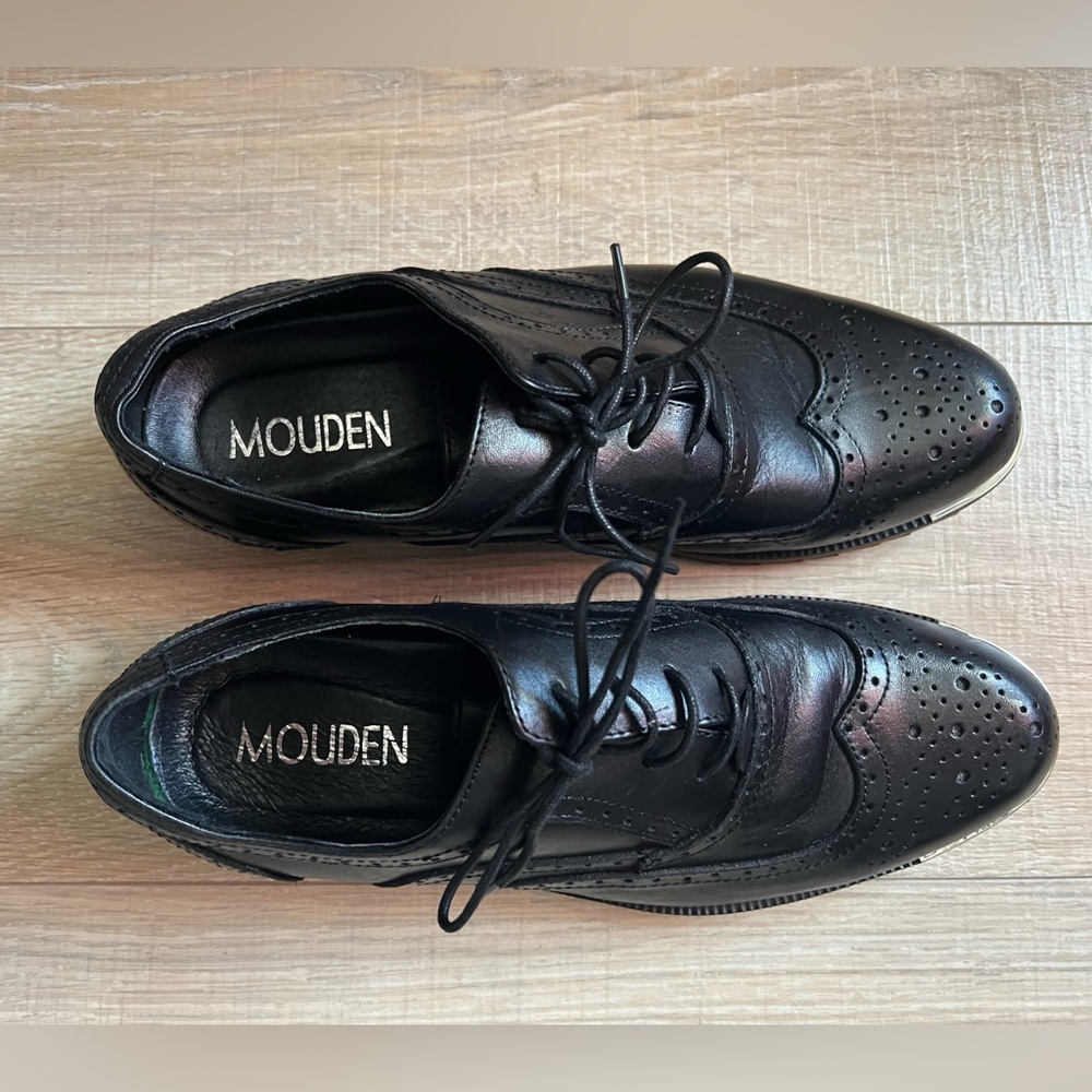 Men’s black leather wingtip shoes. Silver band at toe. Size 8 1/2